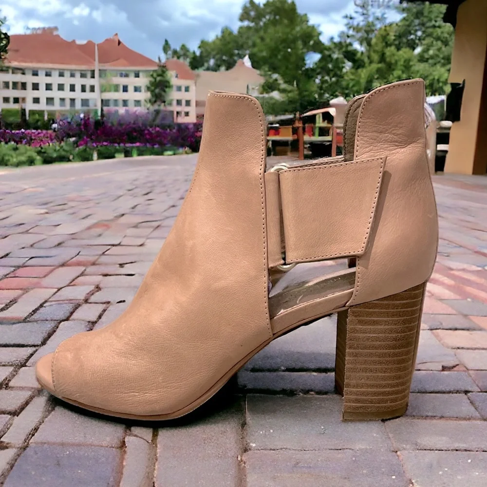 Aerosoles High Fashion Ankle Booties - size 8.5‎